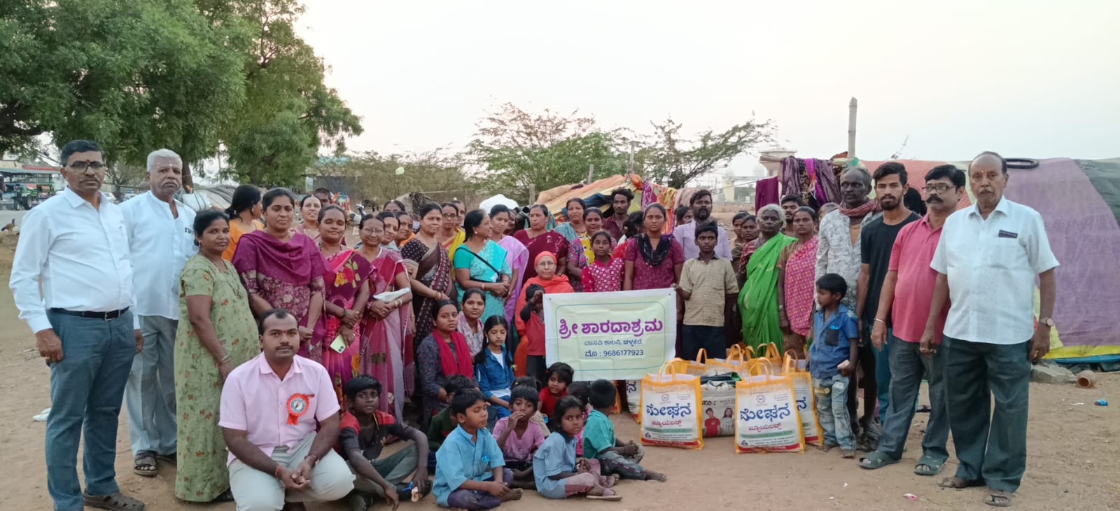 ಕೊರಮ ಜನಾಂಗದ ಅಲೆಮಾರಿಗಳಿಗೆ ದಿನಸಿ ಕಿಟ್ ವಿತರಣೆ 