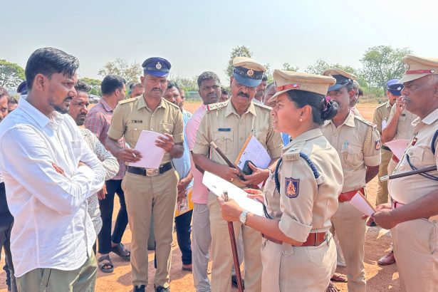 ರೌಡಿಶೀಟರ್‌ಗಳ ಪರೇಡ್: ‘ಓವರ್ ಸ್ಮಾರ್ಟ್ ಬೇಡ’ ಎಂದು ಖಡಕ್ ಕ್ಲಾಸ್ ತೆಗೆದುಕೊಂಡ ಎಸ್‌ಪಿ ಜಾಹ್ನವಿ