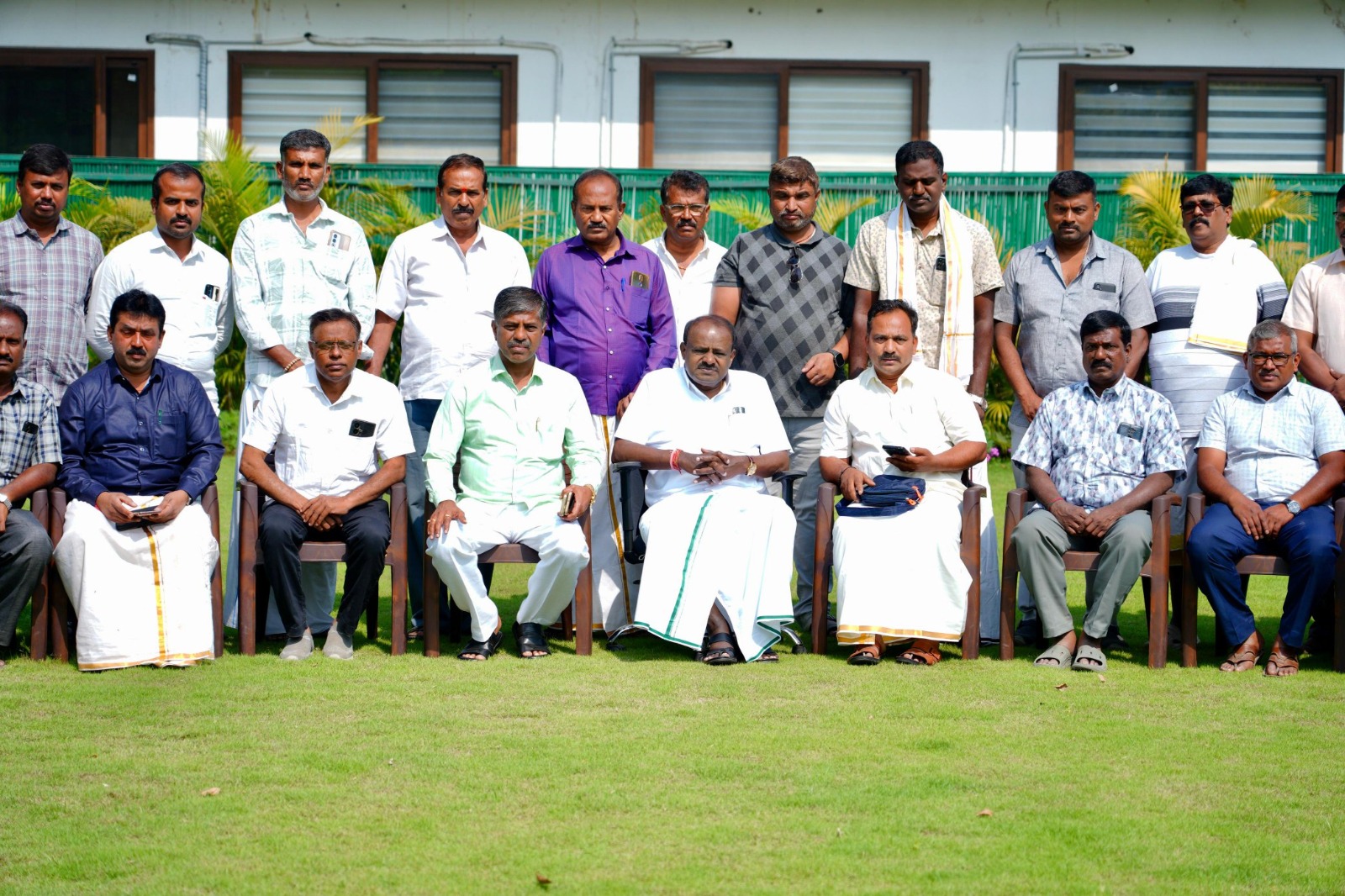 ನವದೆಹಲಿಯಲ್ಲಿ ಕುಮಾರಸ್ವಾಮಿ ಅವರನ್ನ ಮೈಸೂರು KSRTC ಸಿಬ್ಬಂದಿಯ ಆತ್ಮೀಯ ಭೇಟಿ