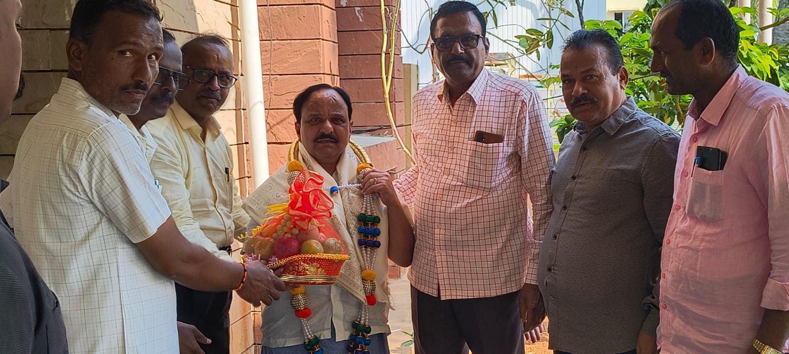 3-4 ದಿನಗಳಲ್ಲಿ ಶೇಂಗಾ ಬೆಳೆ ವಿಮೆ ಜಮೆ- ಸಚಿವ ಡಿ.ಸುಧಾಕರ್ ಭರವಸೆ​