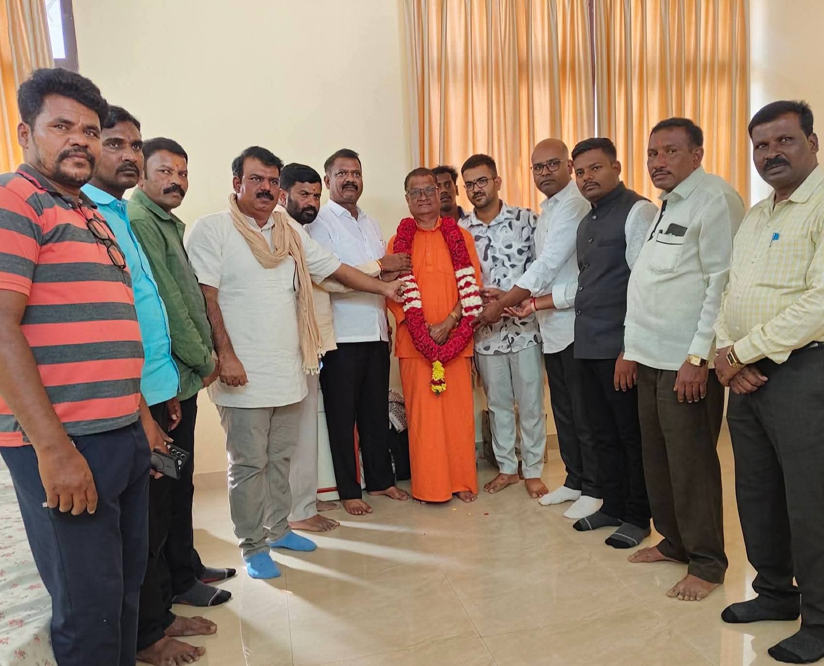 ಒಳಮೀಸಲಾತಿ ಜಾರಿಗಾಗಿ ಪಾದಯಾತ್ರೆ: ಶ್ರೀ ಷಡಕ್ಷರಿಮುನಿ ಸ್ವಾಮೀಜಿಗಳಿಗೆ ಮುಖಂಡರ ಬೆಂಬಲ