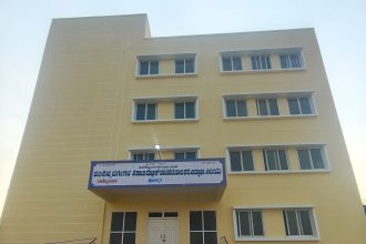 ಶಾಸಕರಿಗೆ ‘ಎಸಿ’ ವೈಭೋಗ; ವಿದ್ಯಾರ್ಥಿಗಳಿಗೆ ಬಾಡಿಗೆ ಮನೆಯ ‘ಸೆರೆವಾಸ’!​ ಕೋಟಿ ಕೋಟಿ ವೆಚ್ಚದ ‘ಹೈಟೆಕ್’