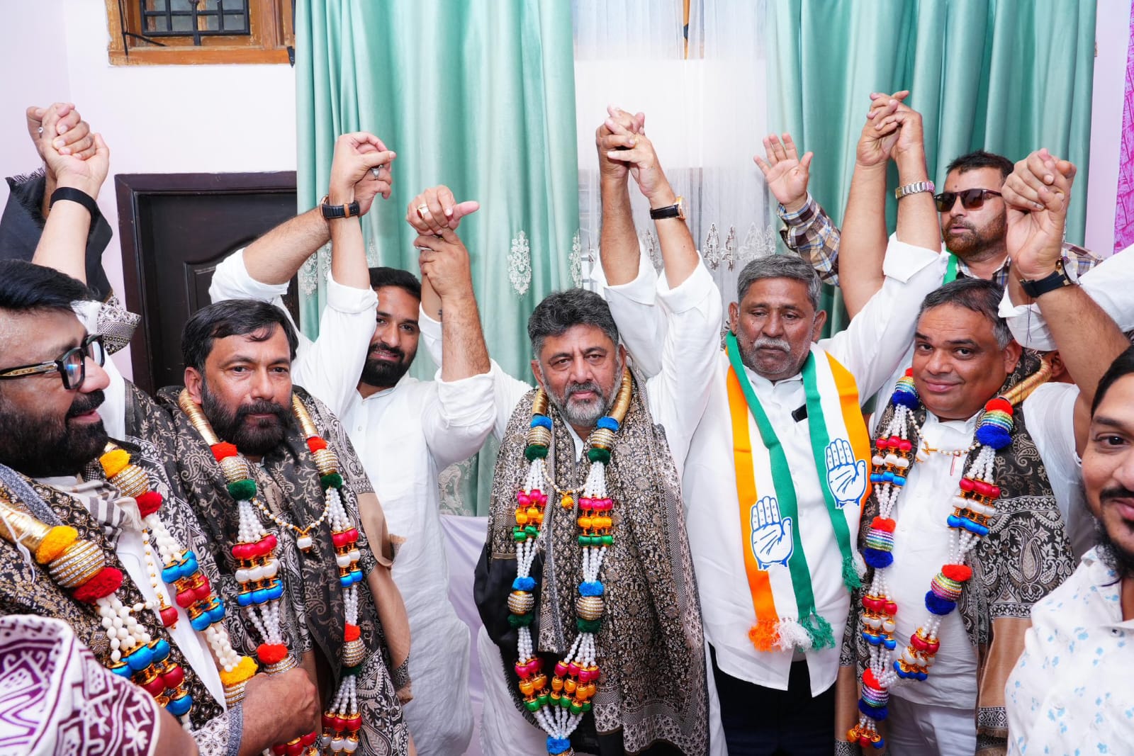 ಕೈ ನಾಯಕರ ಮನೆಗೆ ಡಿಸಿಎಂ ಭೇಟಿ; ಉಪಚುನಾವಣೆ ಗೆಲುವಿಗೆ ಭರ್ಜರಿ ತಂತ್ರಗಾರಿಕೆ!