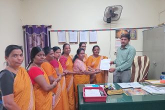 ಅಂಗನವಾಡಿ ನೌಕರರ ಒತ್ತಾಯ: 30 ದಿನಗಳ ಬೇಸಿಗೆ ರಜೆ ನೀಡಲು ಹಿರಿಯೂರಿನಲ್ಲಿ ಮನವಿ ಸಲ್ಲಿಕೆ