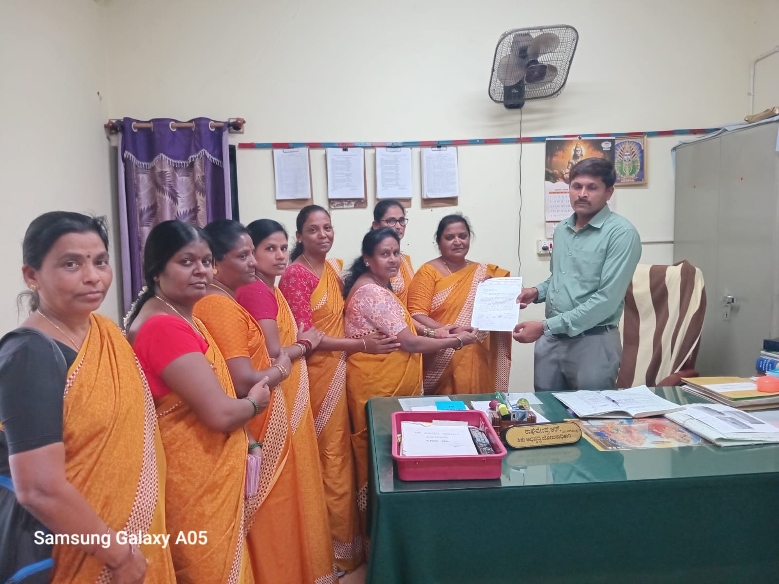 ಅಂಗನವಾಡಿ ನೌಕರರ ಒತ್ತಾಯ: 30 ದಿನಗಳ ಬೇಸಿಗೆ ರಜೆ ನೀಡಲು ಹಿರಿಯೂರಿನಲ್ಲಿ ಮನವಿ ಸಲ್ಲಿಕೆ