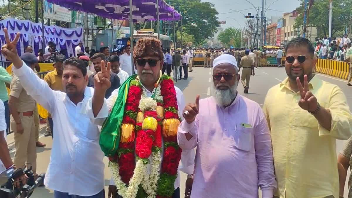 ಕಾಂಗ್ರೆಸ್​ ಪಕ್ಷಕ್ಕೆ ಬಿಸಿ ತುಪ್ಪವಾದ ಬಂಡಾಯ ಅಭ್ಯರ್ಥಿ