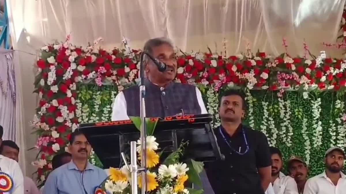 ಸಚಿವ ಸ್ಥಾನ ನೀಡಿ ಅವರನ್ನೇ ಉಸ್ತುವಾರಿ ಸಚಿವರನ್ನಾಗಿ ಮಾಡಲಿ