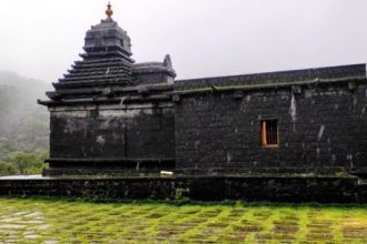 ಧಾರ್ಮಿಕ ಕ್ಷೇತ್ರಗಳಲ್ಲಿ ಪ್ರಿ-ವೆಡ್ಡಿಂಗ್ ಶೂಟ್ ಅತಿರೇಕ: ಜೆಡಿಎಸ್ ಖಂಡನೆ