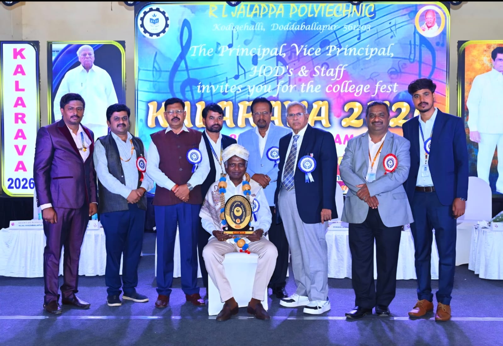 ಕಲಿಕೆ ಜೊತೆಗೆ ಸಂವಹನ ಕೌಶಲ್ಯಕ್ಕೂ ಆದ್ಯತೆ ನೀಡಿ: ಶಾಸಕ ಧೀರಜ್‌