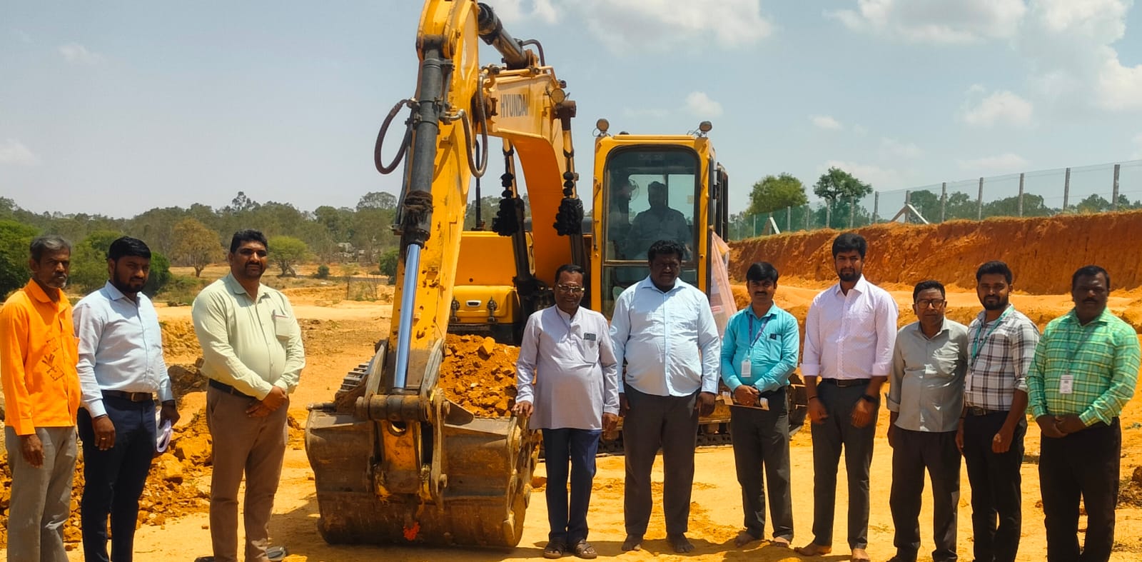 ಕೆರೆ ಹೂಳೆತ್ತುವ ಕಾಮಗಾರಿಗೆ ಚಾಲನೆ