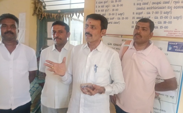 ಭೂ ಮಾಪನ ಕಾರ್ಯ ಸ್ಥಗಿತ ರೈತರ ಆಕ್ರೋಶ