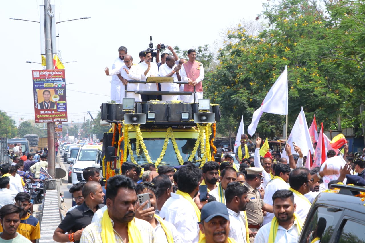 ಸಿಂಧನೂರಿನಲ್ಲಿ ಎಚ್‌.ಡಿ. ಕುಮಾರಸ್ವಾಮಿ ಭರ್ಜರಿ ರೋಡ್‌ ಶೋ: ಎನ್‌ಟಿಆರ್ ಪ್ರತಿಮೆ ಅನಾವರಣ