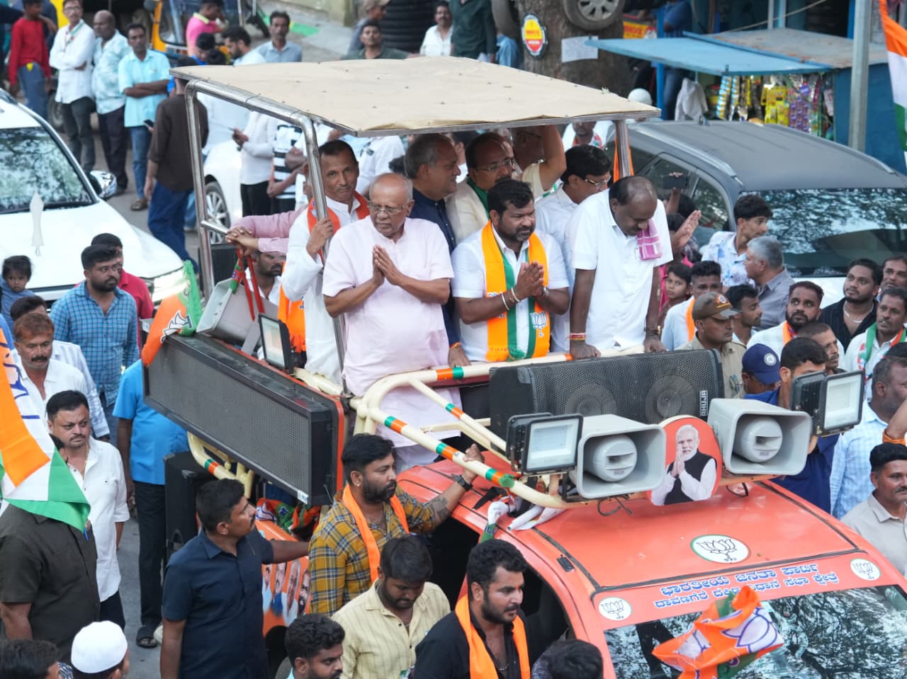 ಎನ್‌ಡಿಎ ಅಭ್ಯರ್ಥಿ ಪರ ಕುಮಾರಸ್ವಾಮಿ ಭರ್ಜರಿ ರೋಡ್ ಶೋ