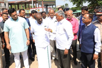 ಹೆಚ್.ಡಿ. ಕುಮಾರಸ್ವಾಮಿ ಹಾಗೂ ವಿ. ಸೋಮಣ್ಣ ಜಂಟಿ ರೈಲು ಪರಿವೀಕ್ಷಣೆ: ಸಾರ್ವಜನಿಕರ ಅಹವಾಲು ಸ್ವೀಕಾರ