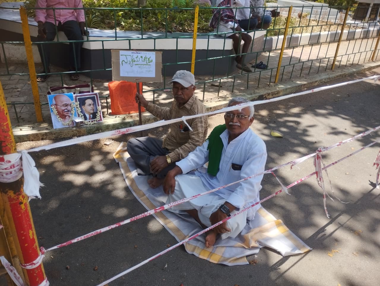 ಜಮೀನು ಸರ್ವೆ ವೇಳೆ ದೌರ್ಜನ್ಯ: ತಹಶೀಲ್ದಾರ್ ಹಾಗೂ ಪೊಲೀಸ್ ರಕ್ಷಣೆ ಕೋರಿ ಜಿಲ್ಲಾಧಿಕಾರಿಗೆ ದೂರು