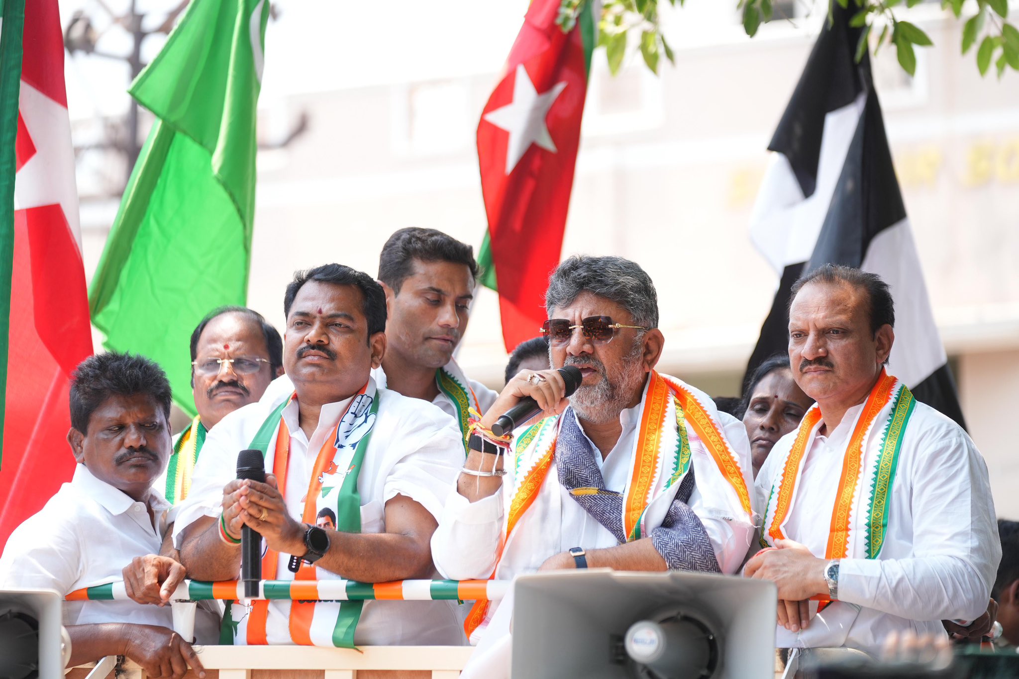 ಈರೋಡ್‌ನಲ್ಲಿ ಡಿ.ಕೆ. ಶಿವಕುಮಾರ್ ಅಬ್ಬರದ ಪ್ರಚಾರ: ಕಾಂಗ್ರೆಸ್ ಅಭ್ಯರ್ಥಿ ಪರ ಮತಯಾಚನೆ