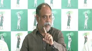 ಮಾಜಿ ಶಾಸಕ ಡಾ. ಅನ್ನದಾನಿ ವಿರುದ್ಧ ಅಕ್ರಮ ಸಂಬಂಧದ ಗಂಭೀರ ಆರೋಪ: ಕುಮಾರಸ್ವಾಮಿ ಕಾಲಿಗೆ ಬಿದ್ದು ವ್ಯಕ್ತಿ ಕಣ್ಣೀರು!