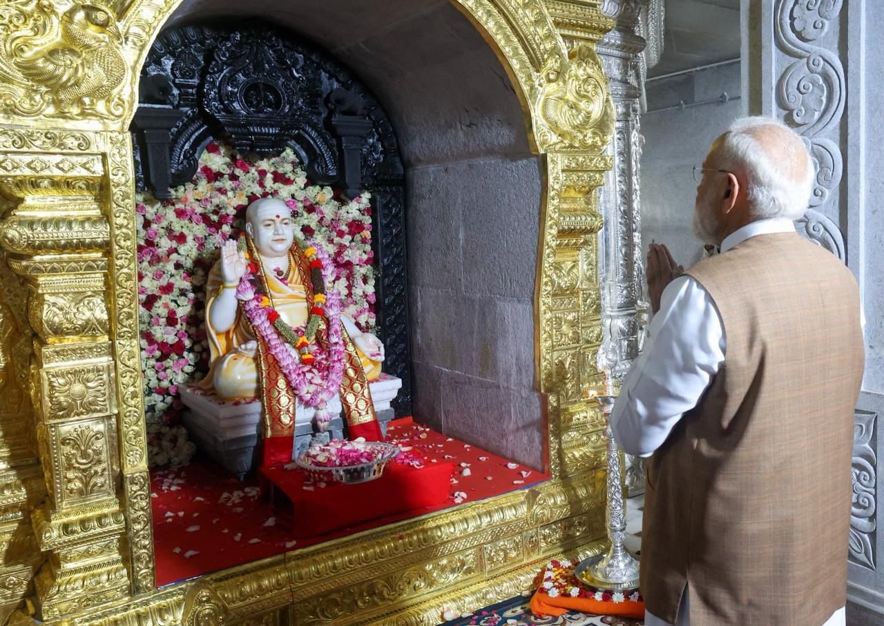 ಶ್ರೀ ಆದಿಚುಂಚನಗಿರಿ ಮಠಕ್ಕೆ ಪ್ರಧಾನಿ ಮೋದಿ ಭೇಟಿ: ಜ್ವಾಲಾ ಪೀಠದಲ್ಲಿ ವಿಶೇಷ ಪ್ರಾರ್ಥನೆ