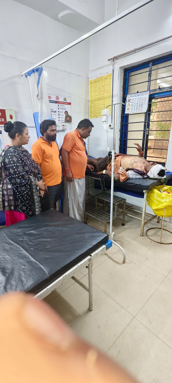 ರೈತನ ಮೇಲೆ ಕರಡಿ ಭೀಕರ ದಾಳಿ: ಕಣ್ಣು-ಕಿವಿ ಭಾಗಕ್ಕೆ ಗಂಭೀರ ಗಾಯ