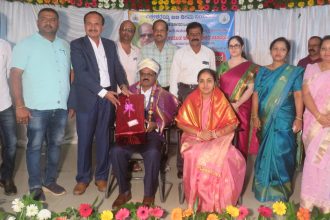 ವಯೋ ನಿವೃತ್ತಿಯಾದ ಬಾರಿಕರ ಚಂದ್ರಪ್ಪನವರಿಗೆ ಭದ್ರಾ ಕಚೇರಿಯಿಂದ ಬೀಳ್ಕೊಡುಗೆ