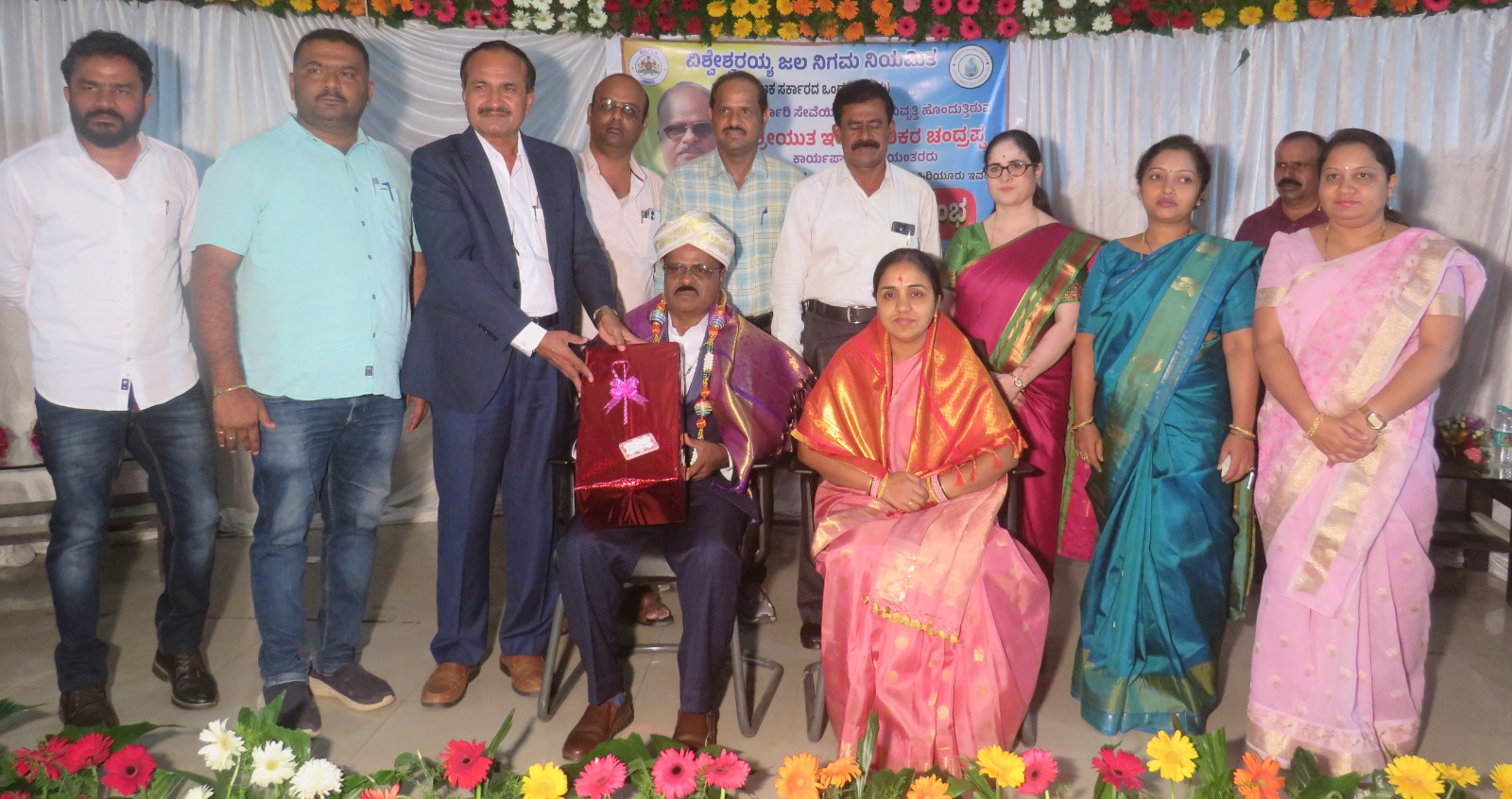 ವಯೋ ನಿವೃತ್ತಿಯಾದ ಬಾರಿಕರ ಚಂದ್ರಪ್ಪನವರಿಗೆ ಭದ್ರಾ ಕಚೇರಿಯಿಂದ ಬೀಳ್ಕೊಡುಗೆ