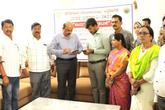 ನ್ಯಾ.ರೋಣವಾಸುದೇವ್ ಹಾಗೂ ಜಿಲ್ಲಾಧಿಕಾರಿ ವೆಂಕಟೇಶ್ ಅವರಿಂದ ಸ್ವಯಂ ಗಣತಿ ಪ್ರಕ್ರಿಯೆ ಆರಂಭ