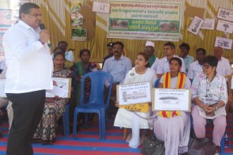 ವಿಜ್ಞಾನ ಕಾಲೇಜು ಹಾಗೂ ತೋಟಗಾರಿಕಾ ಇಲಾಖೆಯ ಗಿಡ-ಮರ ಕಡಿಯದಂತೆ ಧರಣಿ