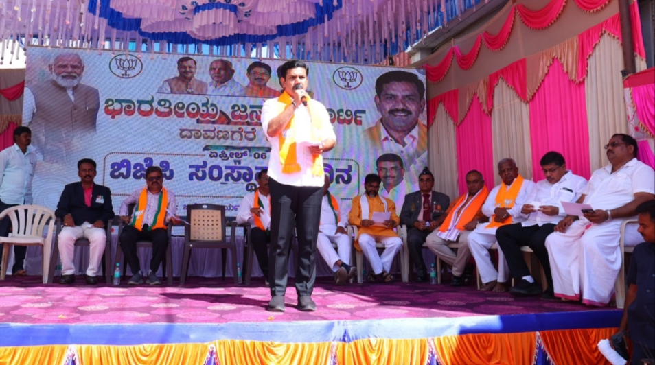 ದಾವಣಗೆರೆಯಲ್ಲಿ ಬಿಜೆಪಿ ಸ್ಥಾಪನಾ ದಿನಾಚರಣೆ: ಹಿರಿಯ ಕಾರ್ಯಕರ್ತರಿಗೆ ಸನ್ಮಾನ