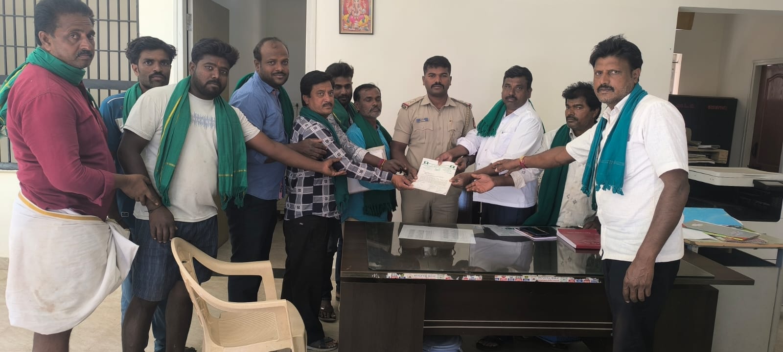 ರೈತರ ಪಂಪ್‌ಸೆಟ್ ಕೇಬಲ್ ಕಳ್ಳತನ: ಕ್ರಮಕ್ಕೆ ಆಗ್ರಹಿಸಿ ಪ್ರತಿಭಟನೆ