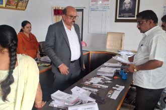 ನಗರಸಭೆಗೆ ಜಿಲ್ಲಾಧಿಕಾರಿ ವೆಂಕಟೇಶ್ ದಿಢೀರ್ ಭೇಟಿ, ಇ-ಸ್ವತ್ತು ವಿತರಣೆ ವಿಳಂಬಕ್ಕೆ ಅಸಮಧಾನ