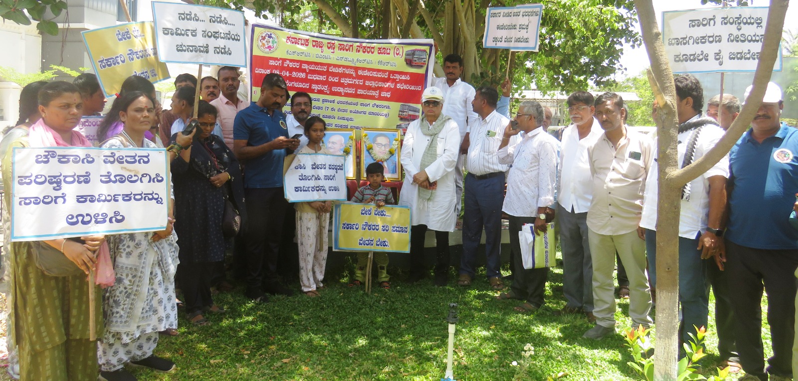 ಸಮಾನ ವೇತನಕ್ಕೆ ಒತ್ತಾಯಿಸಿ ರಸ್ತೆ ಸಾರಿಗೆ ನೌಕರರ ಪ್ರತಿಭಟನೆ