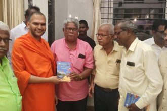 ಶ್ರೀ ನಂಜಾವಧೂತ ಸ್ವಾಮೀಜಿಗಳ ಭೇಟಿ ಮಾಡಿ ಆಶೀರ್ವಾದ ಪಡೆದ ಹಿರಿಯ ಸಾಹಿತಿ ಪ್ರೊ. ಎಂ.ಜಿ. ರಂಗಸ್ವಾಮಿ