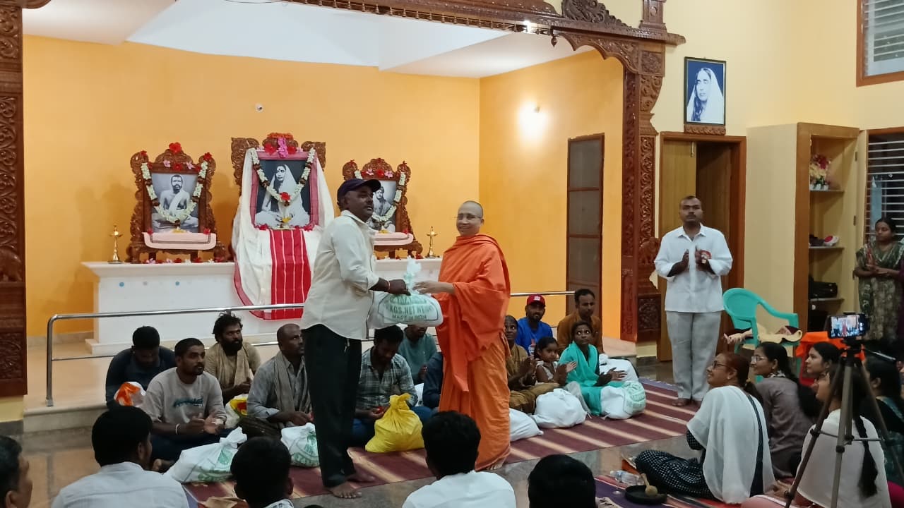 ಕಟ್ಟಡ ಕಾರ್ಮಿಕರಿಗೆ ದಿನಸಿ ಕಿಟ್ ವಿತರಣೆ