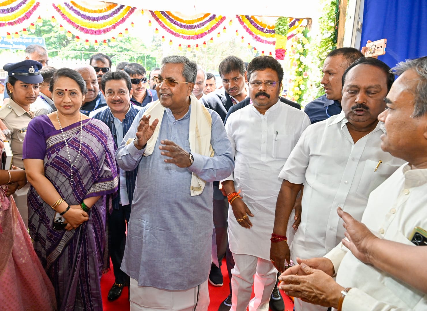 ಎಲ್ಲ ಸಂಕೋಲೆಗಳಿಂದ ವಿಮುಕ್ತರಾಗಲು ಶಿಕ್ಷಣ ಒಂದೇ ಪ್ರಬಲ ಅಸ್ತ್ರ: ಸಿ.ಎಂ