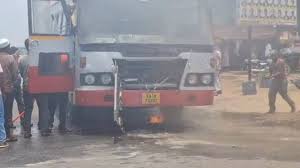 ಹುಳಿಯಾರು ಬಳಿ ಚಲಿಸುತ್ತಿದ್ದ ಕೆಎಸ್ಆರ್ಟಿಸಿ ಬಸ್‌ನಲ್ಲಿ ಬೆಂಕಿ: ತಪ್ಪಿದ ಭಾರಿ ಅನಾಹುತ