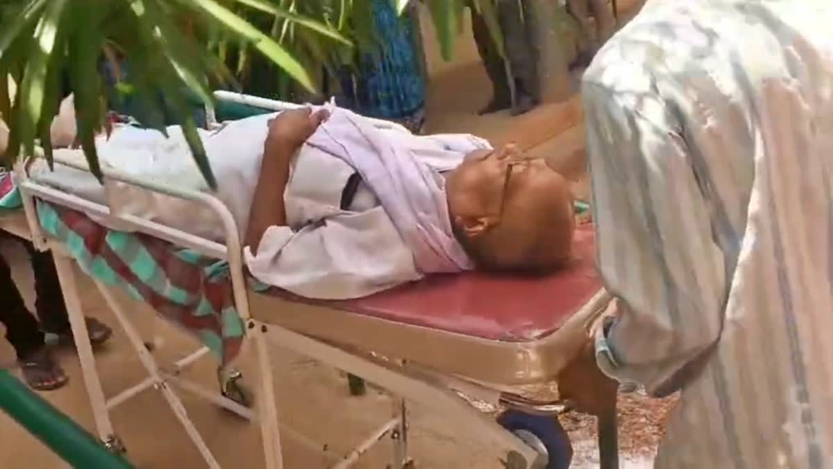 ಅನಾರೋಗ್ಯದ ನಡುವೆಯೂ ಮತ ಚಲಾಯಿಸಿದ ವೃದ್ಧ