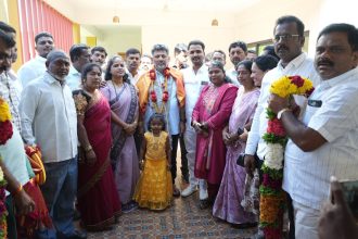 ಹಿರಿಯೂರಿನಲ್ಲಿ ಡಿಸಿಎಂ ಶಿವಕುಮಾರ್ ಅವರಿಗೆ ಅದ್ಧೂರಿ ಸ್ವಾಗತ