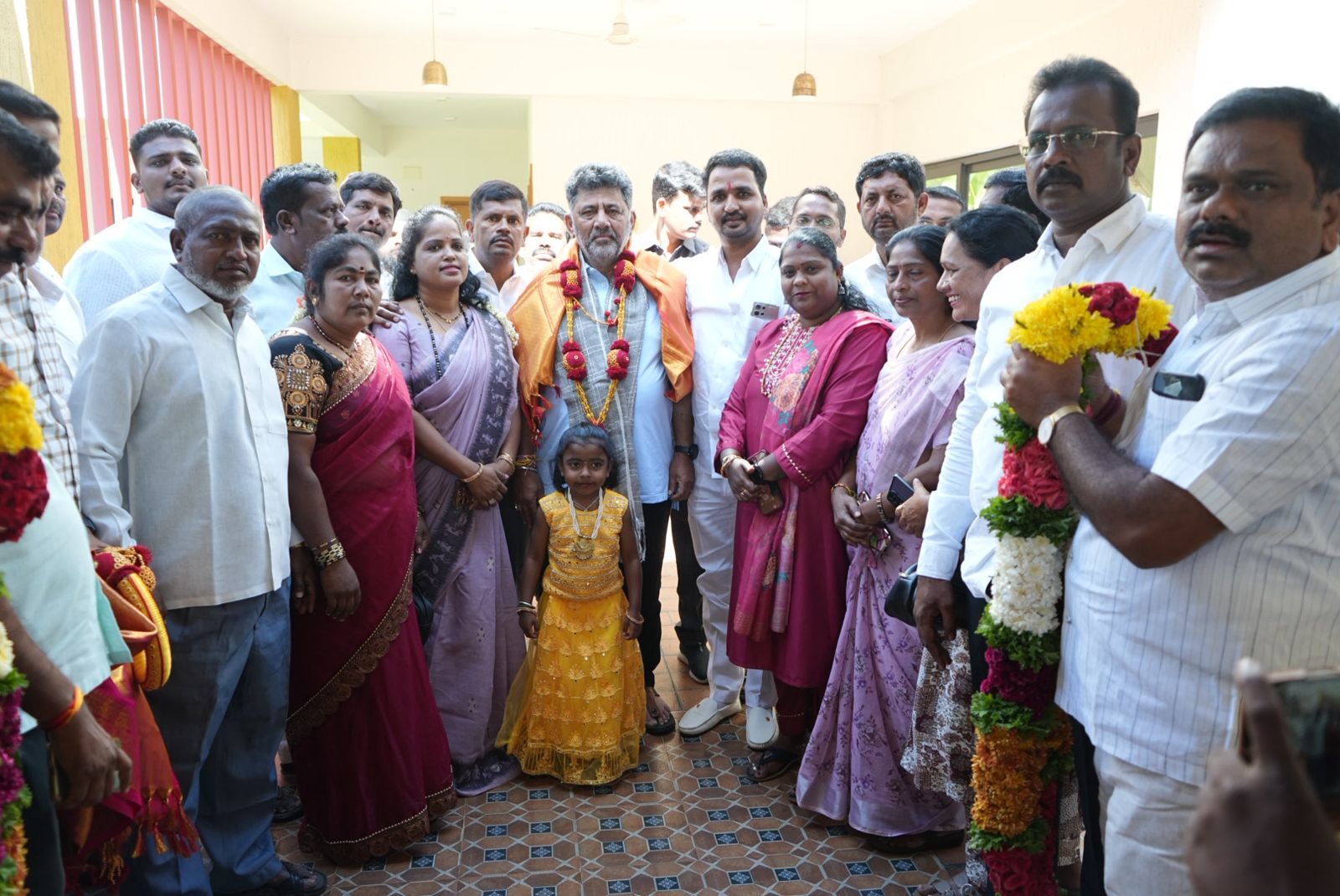 ಹಿರಿಯೂರಿನಲ್ಲಿ ಡಿಸಿಎಂ ಶಿವಕುಮಾರ್ ಅವರಿಗೆ ಅದ್ಧೂರಿ ಸ್ವಾಗತ